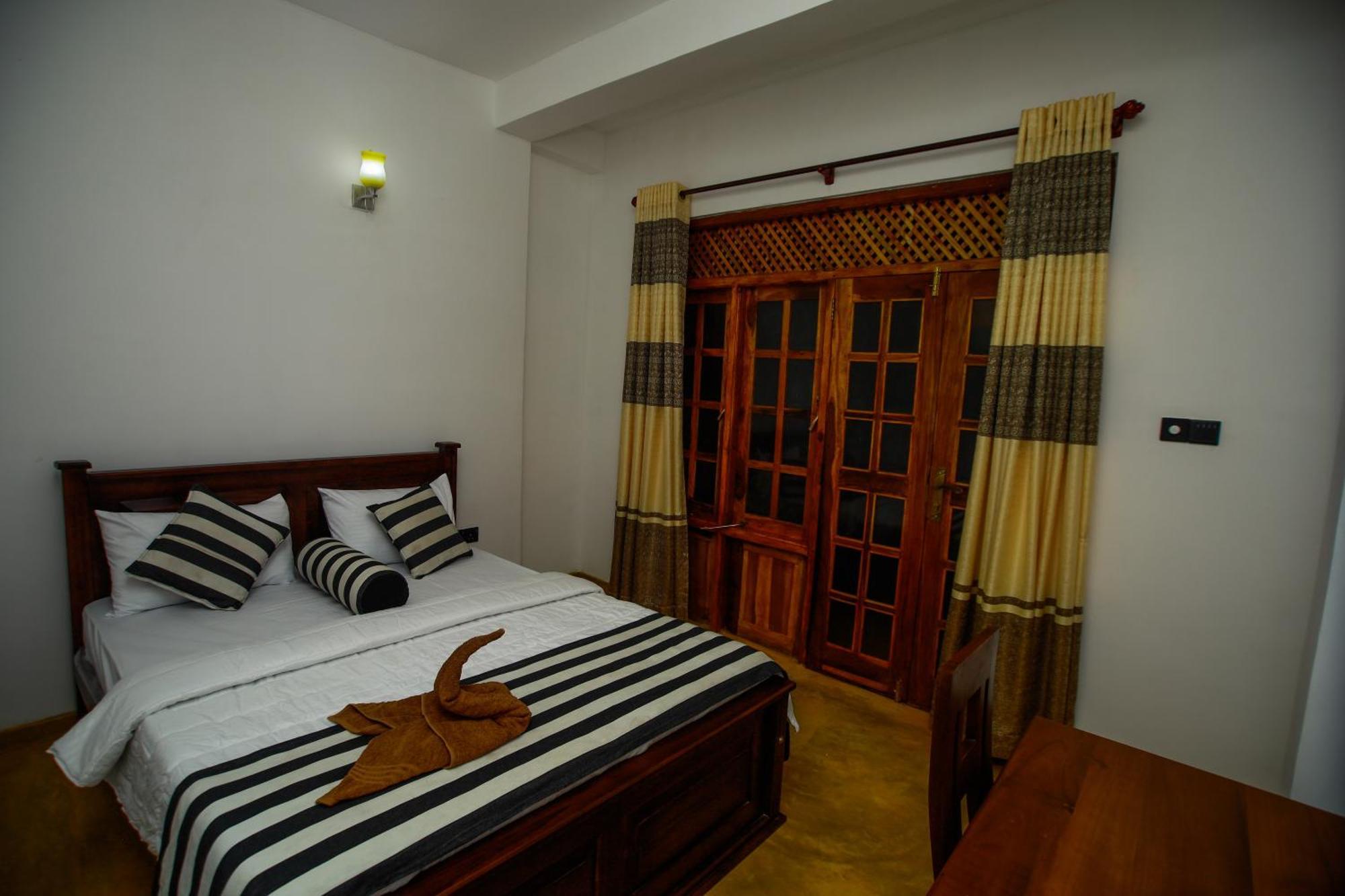 Dinaro Guest Hotell Ella Exteriör bild