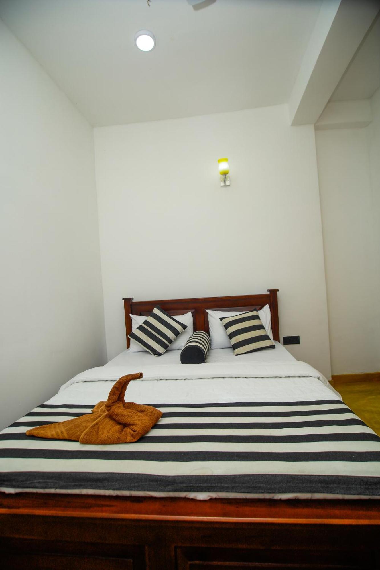 Dinaro Guest Hotell Ella Exteriör bild